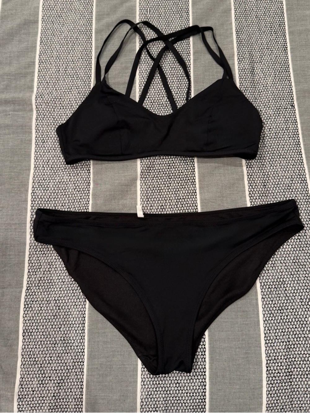 Athleta Women's Black Strappy Bikini Set Top M , Bottoms L Great Condition